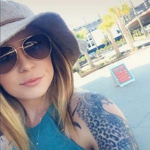 Meet your Posher, Destini